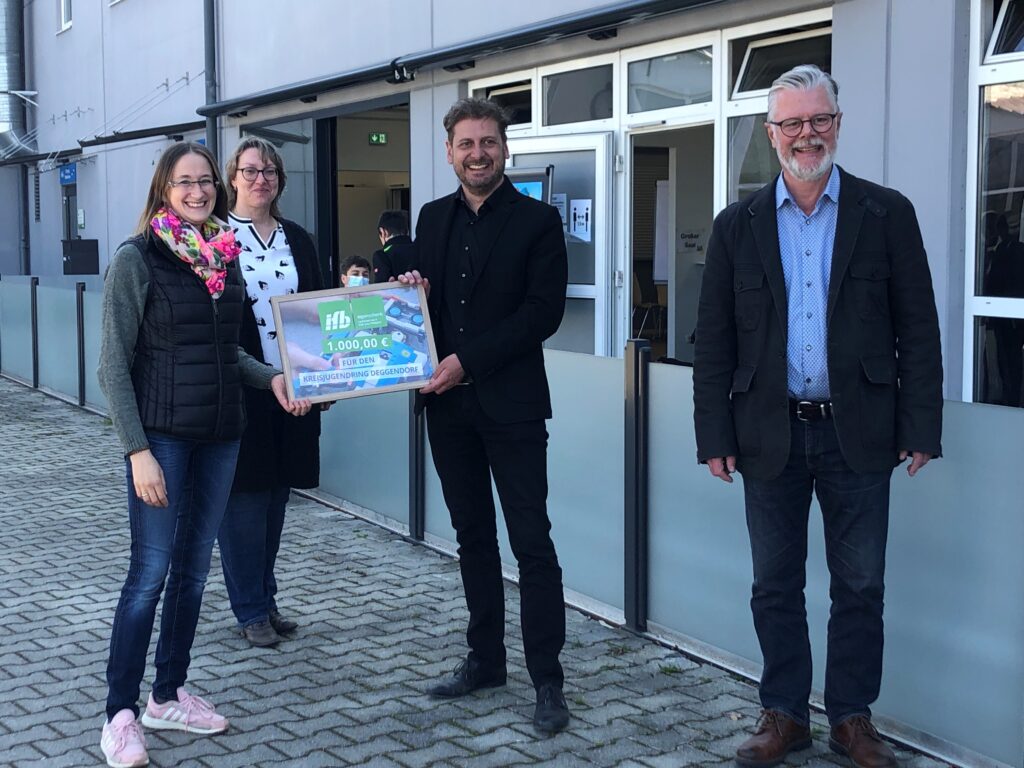 Spendenübergabe IFB Eigenschenk